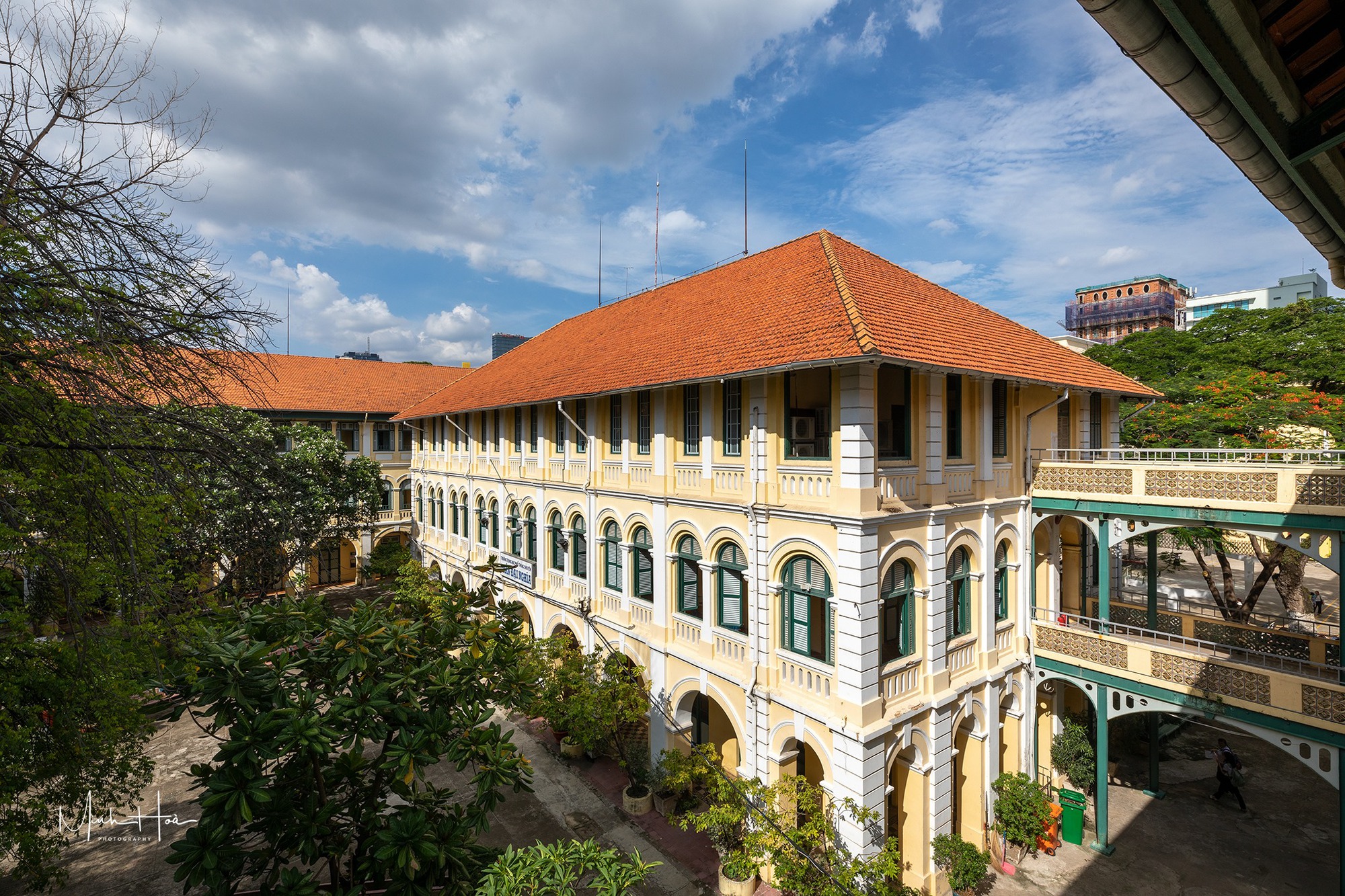 Ngôi trường xây dựng từ năm 1874 ở TP. HCM, có thư viện đẹp như trong phim - Ảnh 3.