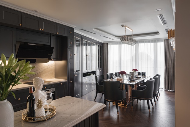 Penthouse 450m2 của cặp vợ chồng 8x: Nhìn thẳng ra hồ Linh Đàm với bức tường ốp đá dựng đứng, nới rộng chiều không gian bằng 1 mẹo đặc biệt  - Ảnh 5.