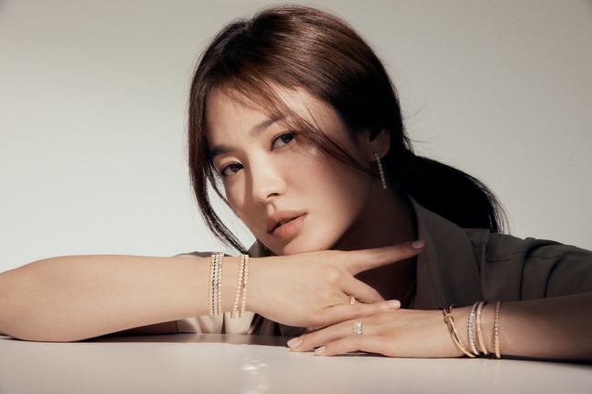 Song Hye Kyo che kín mít sau khi bị chê xuống sắc vì giảm cân - Ảnh 6.