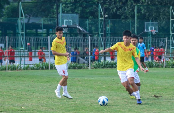 Buổi tập của U19 Việt Nam không bị fan Indonesia quấy rối - Ảnh 1.