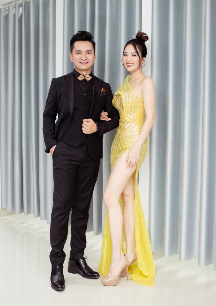 Á hậu Thụy Vân sánh đôi cùng MC Hạnh Phúc - Ảnh 2.