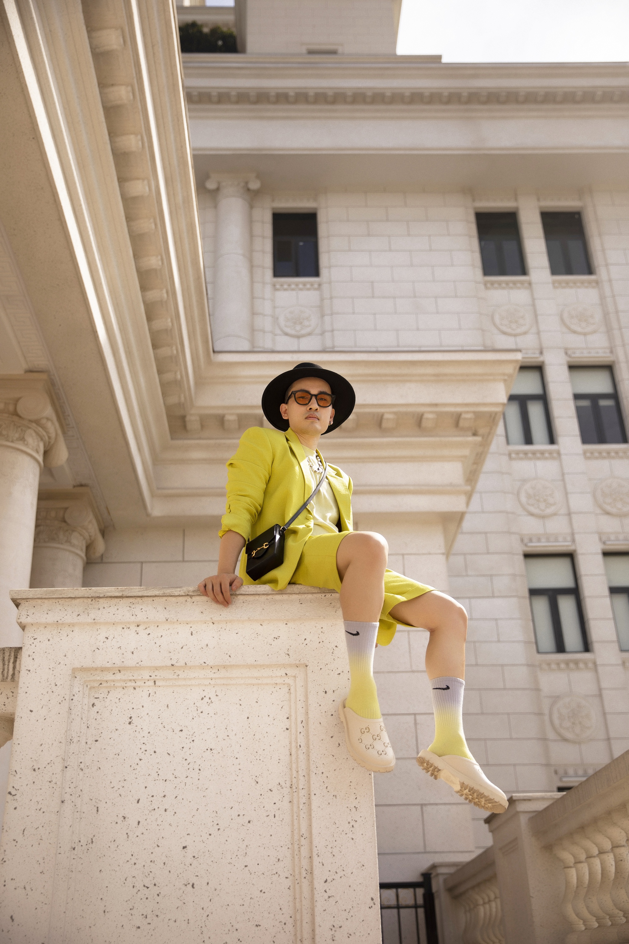 NTK Hà Duy phong cách khi diện suit - Ảnh 8. NTK Hà Duy phong cách khi diện suit - Ảnh 8.