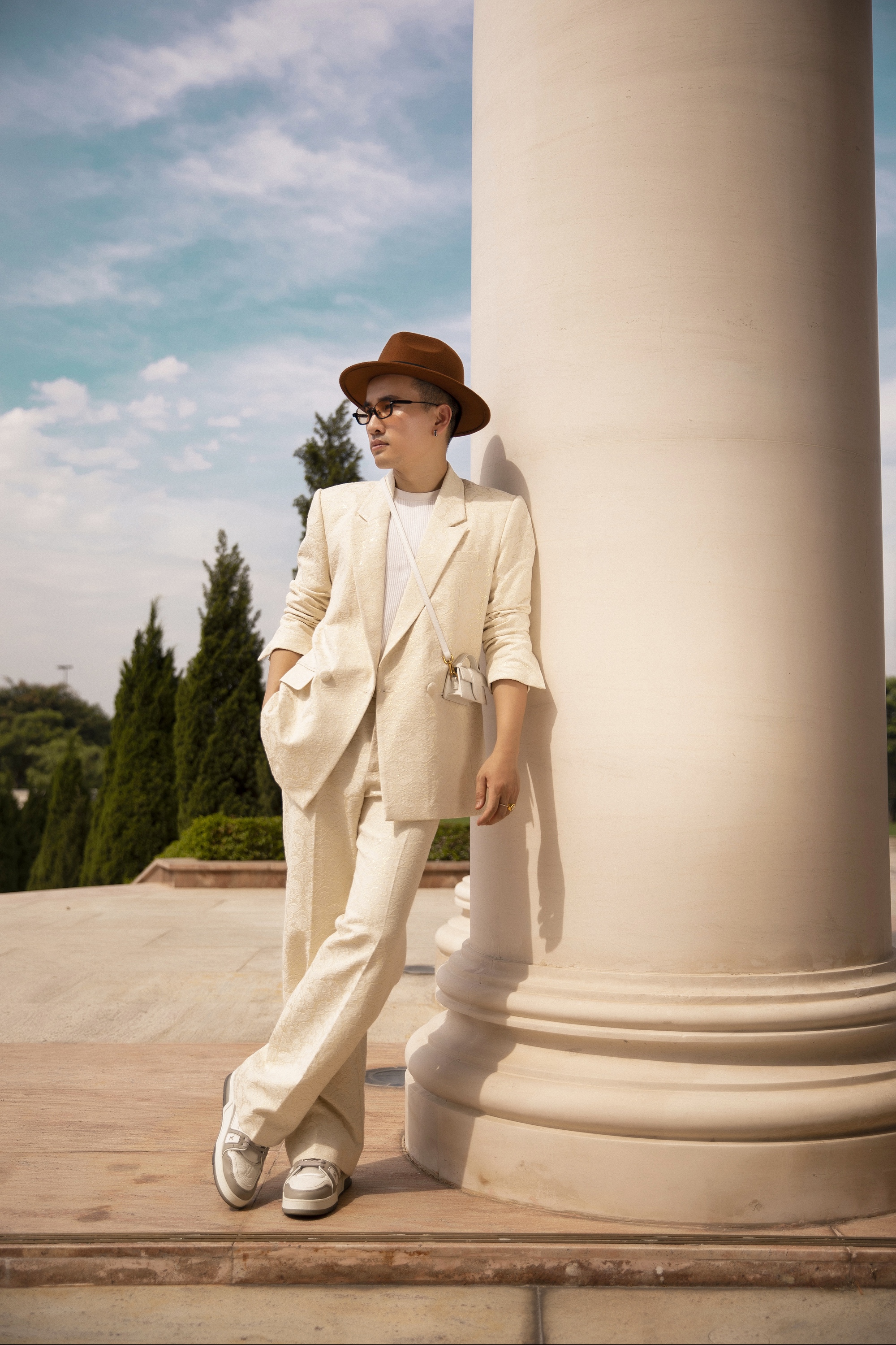 NTK Hà Duy phong cách khi diện suit - Ảnh 2. NTK Hà Duy phong cách khi diện suit - Ảnh 2.