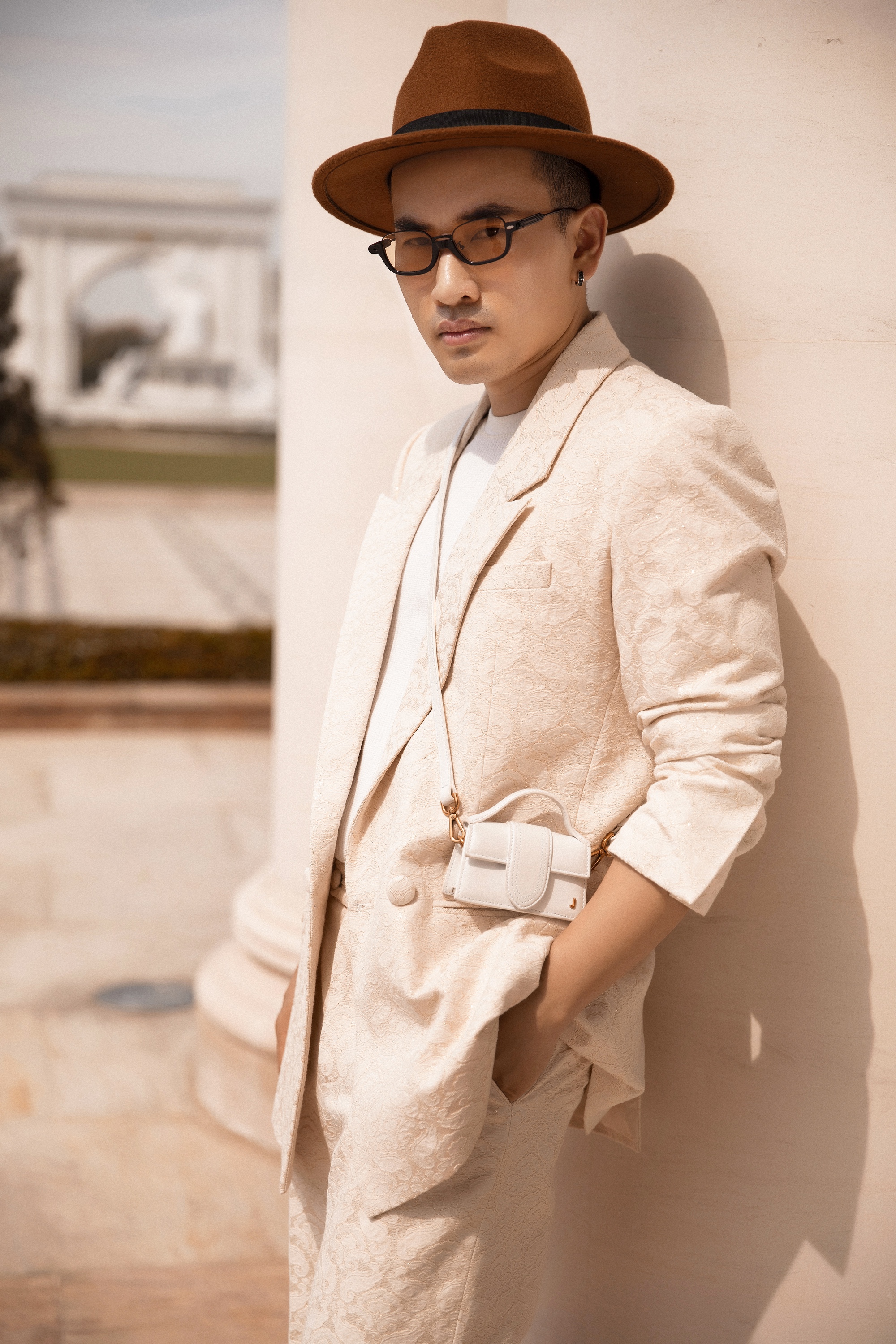 NTK Hà Duy phong cách khi diện suit - Ảnh 1. NTK Hà Duy phong cách khi diện suit - Ảnh 1.