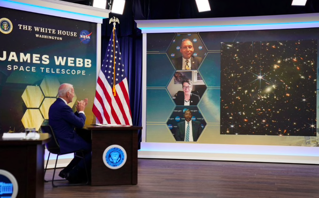 Tổng thống Mỹ đích thân công bố ảnh màu đầu tiên chụp bằng kính viễn vọng 9 tỷ USD - Ảnh 2.