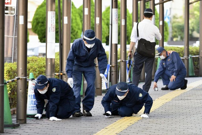  Phát hiện mới tại hiện trường vụ ám sát cựu Thủ tướng Abe Shinzo  - Ảnh 1.
