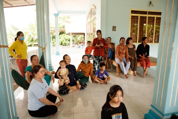 Ngọc Châu về nhà sau đăng quang: Người dân Tây Ninh vây kín vui như hội, hoa hậu gây chú ý với vẻ ngoài giản dị - Ảnh 11.