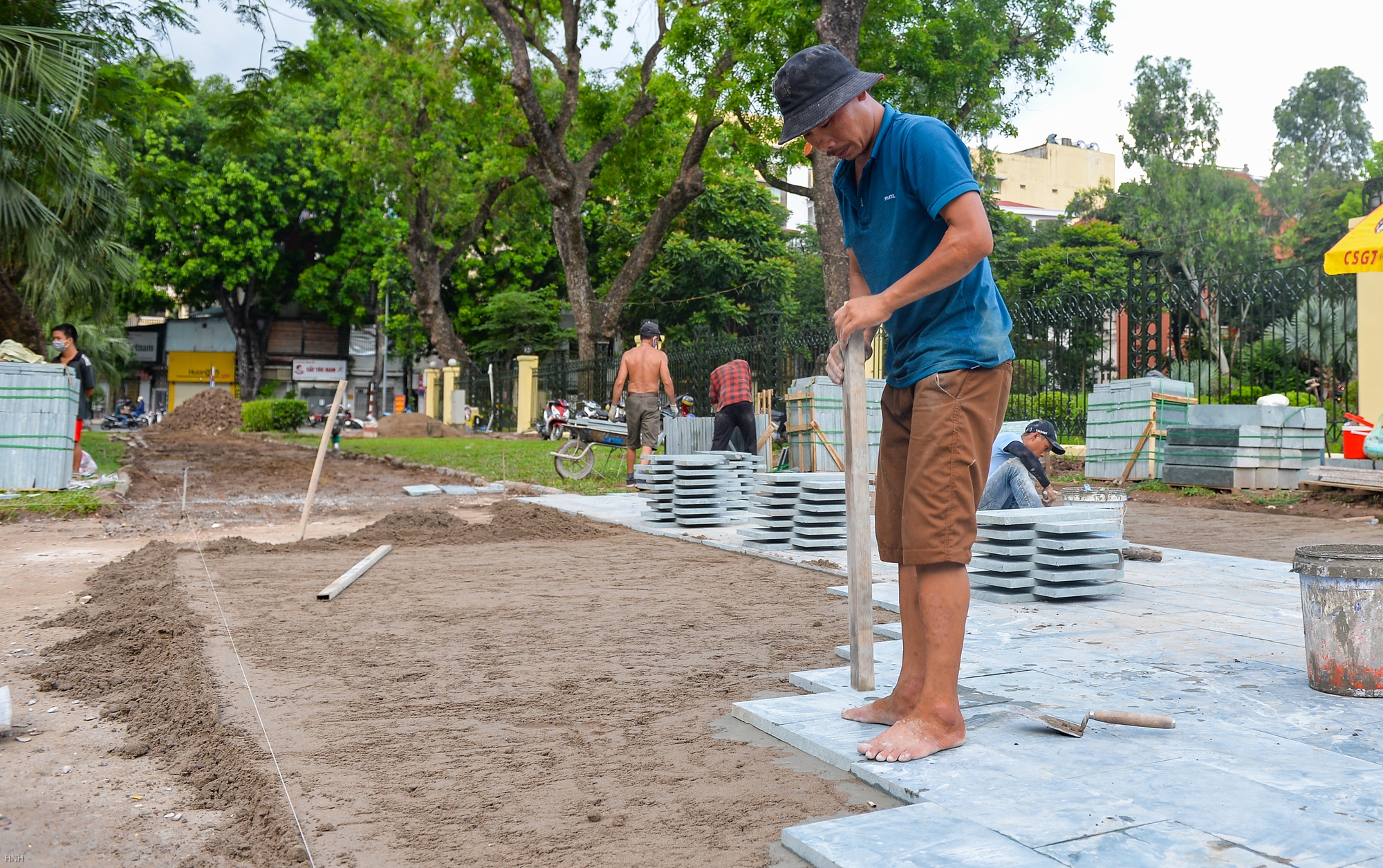 Cận cảnh tượng đài Cảnh sát giao thông và PCCC ở Hà Nội - Ảnh 7.