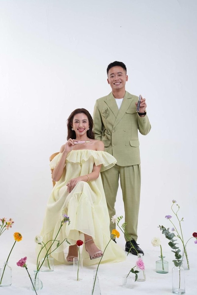 Vì sao netizen nhiệt tình đẩy thuyền cặp đôi Hoa hậu Thùy Tiên và Quang Linh Vlogs? - Ảnh 6.