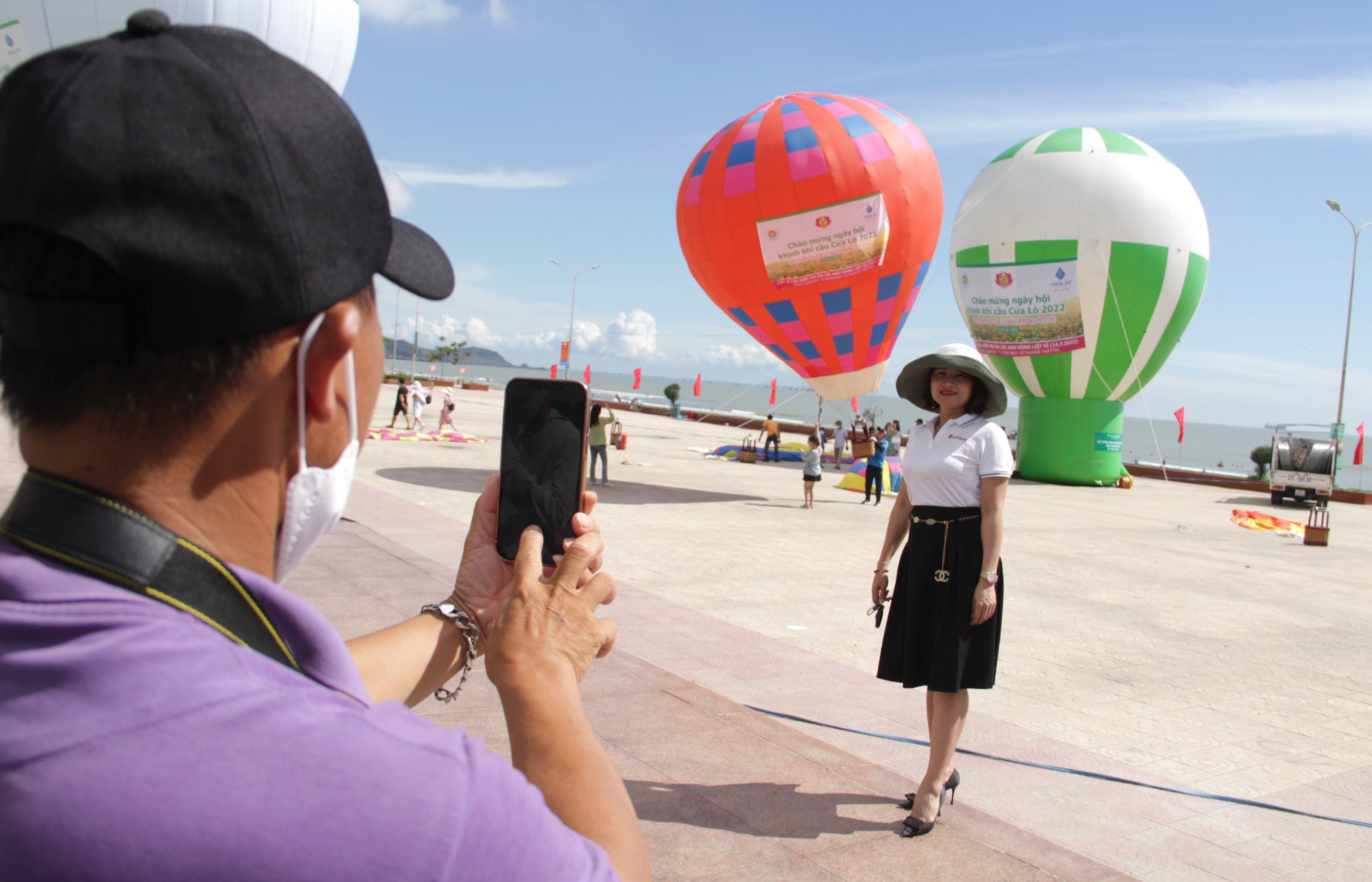 Mãn nhãn màn biểu diễn khinh khí cầu đặc sắc ở phố biển Cửa Lò - Ảnh 8.