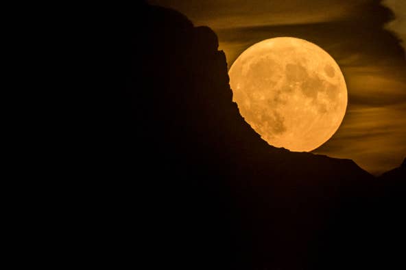 Siêu trăng hươu đực lớn nhất năm 2022, vẻ đẹp Chị Hằng làm xiêu lòng người yêu thiên văn khắp thế giới - Ảnh 3.