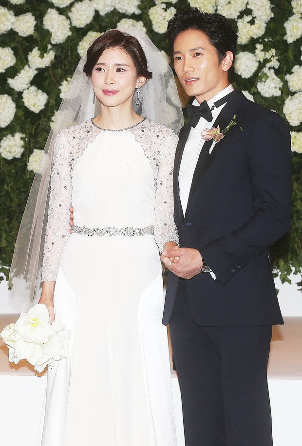 Top cặp đôi phim giả tình thật đẹp nhất showbiz Hàn: Hyun Bin và Son Ye Jin cực kỳ ngọt ngào nhưng có bằng đôi vợ chồng này? - Ảnh 3.