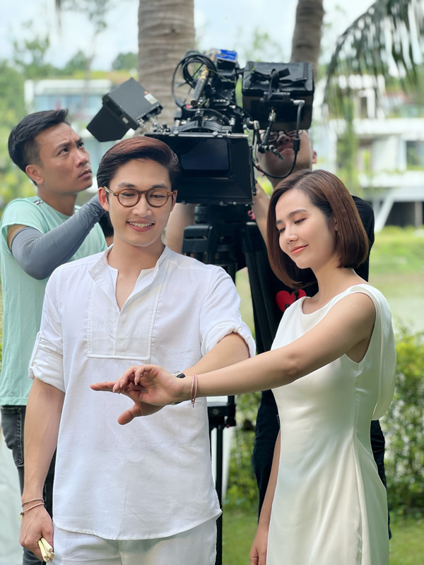 Quay tập cuối phim Thương ngày nắng về, Vân Trang (Phan Minh Huyền) xúc động như chia tay người thân - Ảnh 3.
