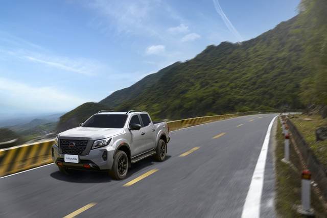 Nissan Navara 2022 chốt giá từ 945 triệu đồng tại Việt Nam: Động cơ tăng áp kép, thách thức Ford Ranger - Ảnh 8.