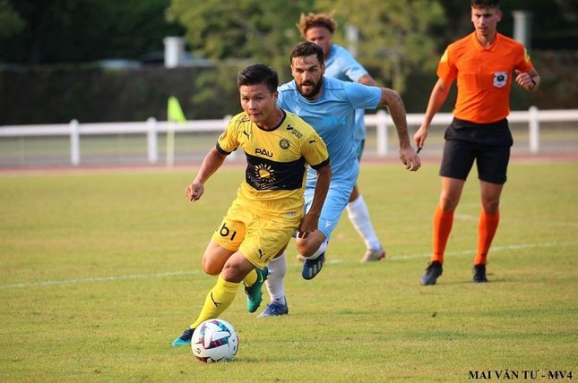 HLV Pau FC không ấn tượng với Quang Hải sau trận thắng Angouleme - Ảnh 1.