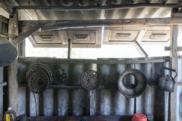 Chái bếp - một “căn nhà” được xây riêng chỉ để nấu cơm ở miền Tây, nơi ám đầy mùi khói bếp nhưng chất chứa bao kỷ niệm về mái ấm gia đình - Ảnh 15.
