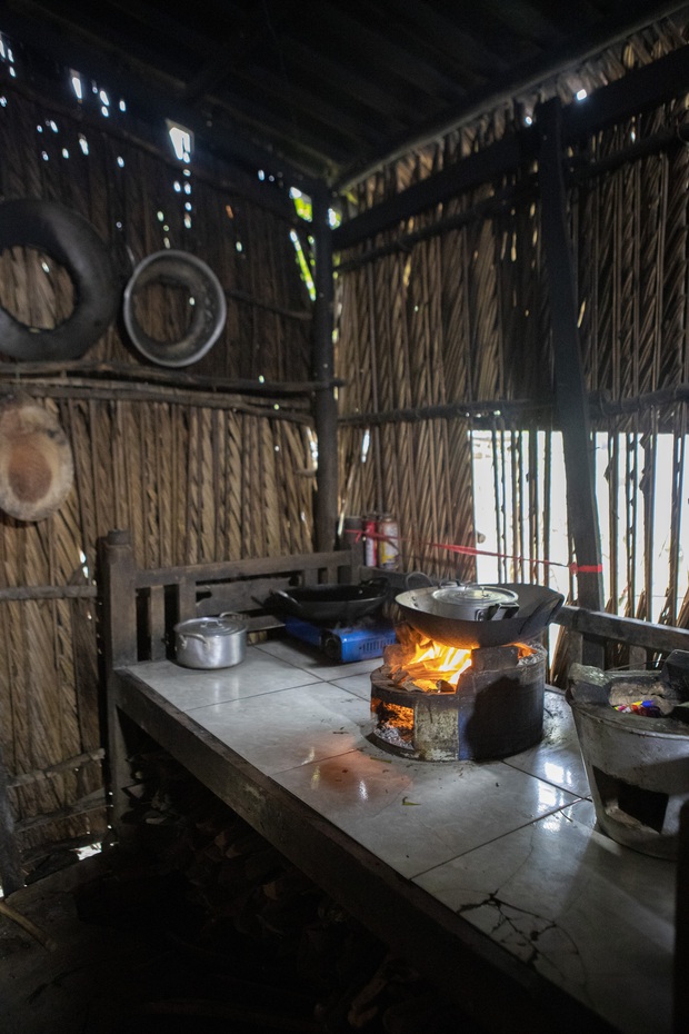 Chái bếp - một “căn nhà” được xây riêng chỉ để nấu cơm ở miền Tây, nơi ám đầy mùi khói bếp nhưng chất chứa bao kỷ niệm về mái ấm gia đình - Ảnh 20.