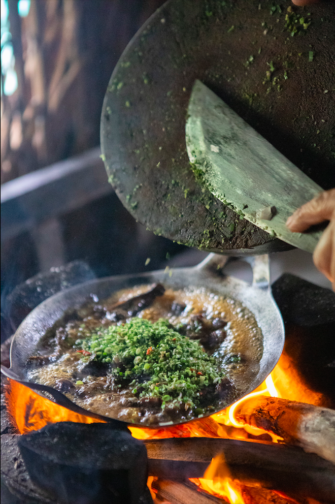 Chái bếp - một “căn nhà” được xây riêng chỉ để nấu cơm ở miền Tây, nơi ám đầy mùi khói bếp nhưng chất chứa bao kỷ niệm về mái ấm gia đình - Ảnh 26.