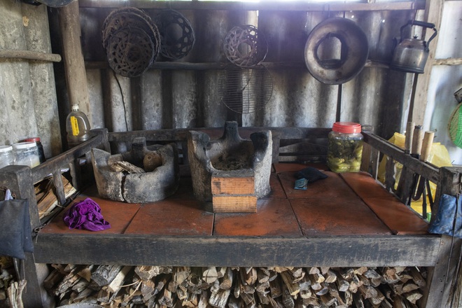 Chái bếp - một “căn nhà” được xây riêng chỉ để nấu cơm ở miền Tây, nơi ám đầy mùi khói bếp nhưng chất chứa bao kỷ niệm về mái ấm gia đình - Ảnh 8.