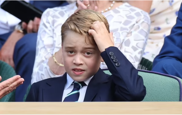 Hình ảnh gây tranh cãi ở giải Wimbledon: Hoàng tử George 8 tuổi phải mặc vest dưới trời nóng - Ảnh 7.