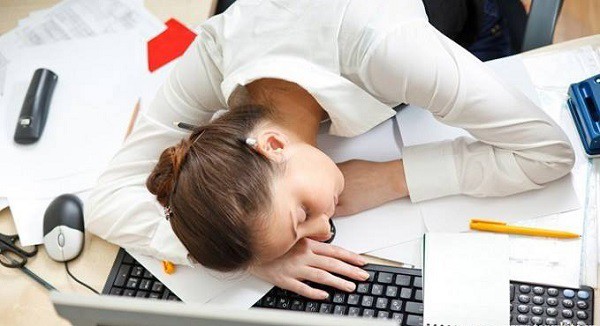 2 kiểu ngủ trưa nguy hiểm có thể gây nhồi máu não - Ảnh 2.