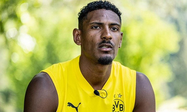 Ngôi sao Dortmund Sebastien Haller mắc ung thư tinh hoàn - Ảnh 1.