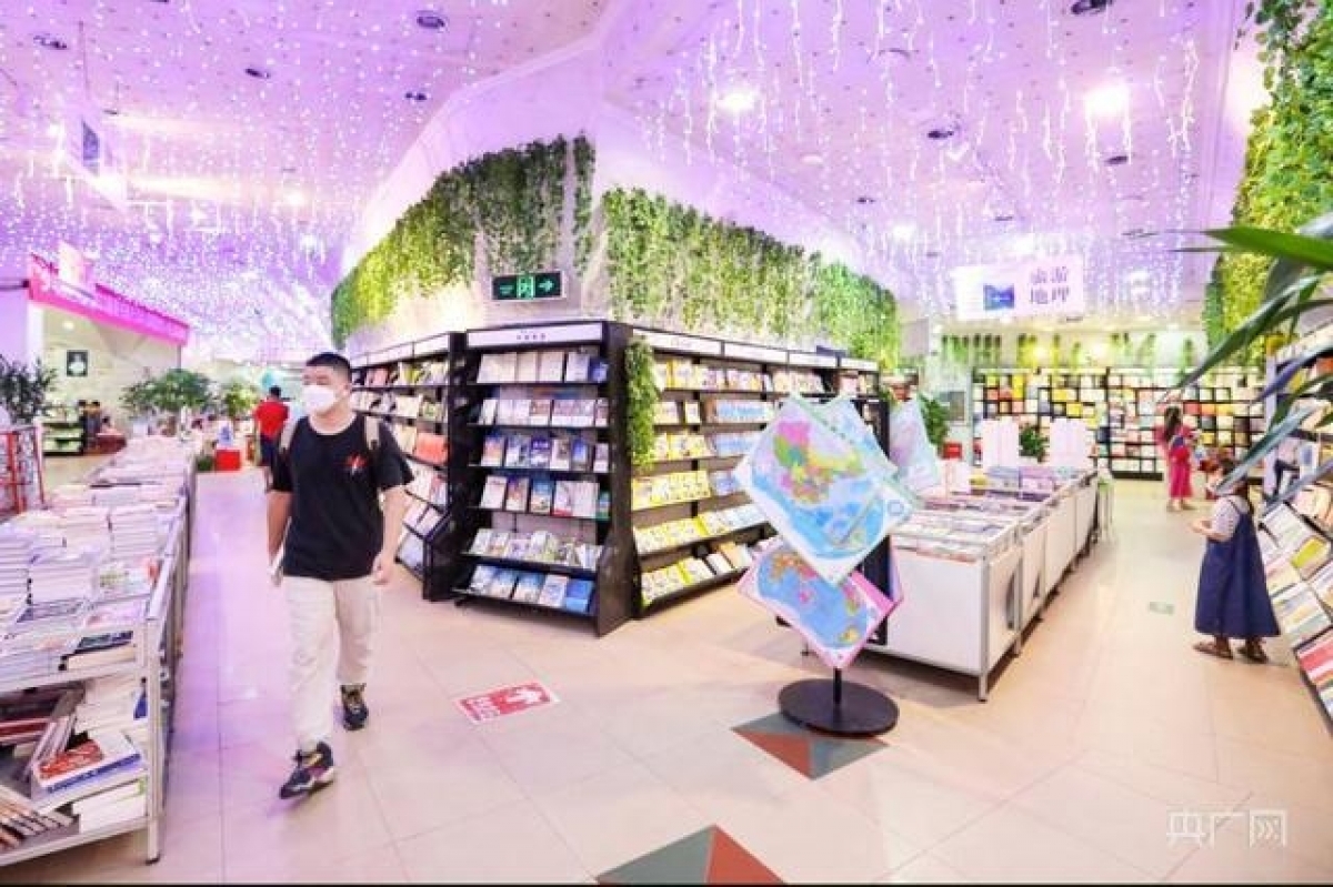 B&ecirc;n trong hầm tr&uacute; ẩn tr&aacute;nh n&oacute;ng ở Trung Quốc - Ảnh 12.