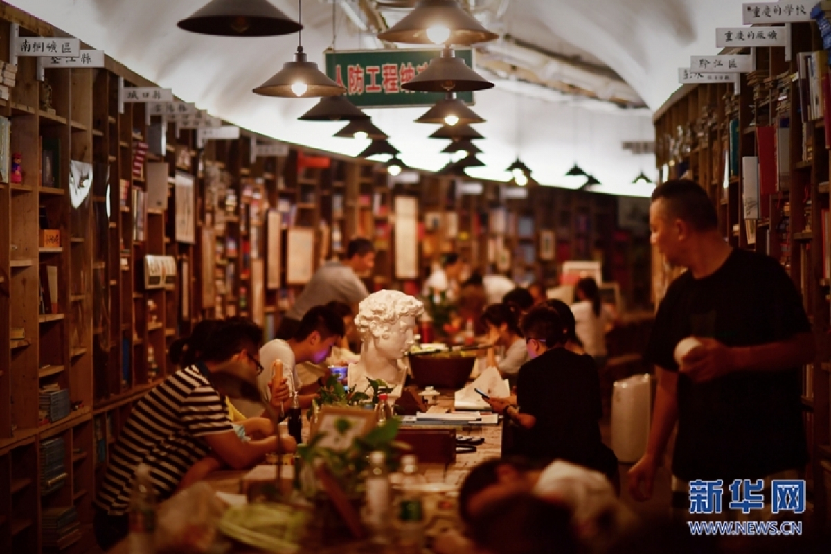 B&ecirc;n trong hầm tr&uacute; ẩn tr&aacute;nh n&oacute;ng ở Trung Quốc - Ảnh 13.