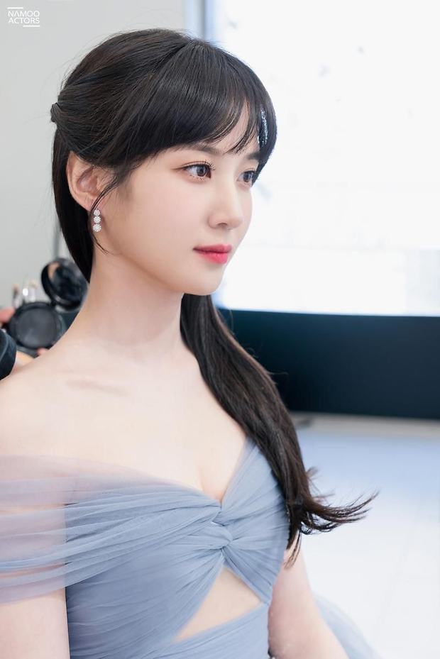  Xứ Hàn có 1 nữ diễn viên trên phim kém sắc, ngoài đời lại đẹp thoát tục đến mức áp đảo nữ thần SNSD ở Baeksang - Ảnh 4.