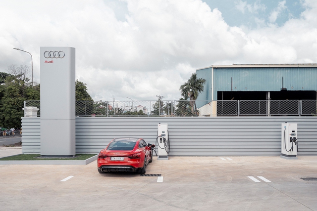 Bên trong showroom Audi lớn nhất Việt Nam: Vốn đầu tư hơn 140 tỷ đồng, rộng 9.000 m2, có cả khu sửa chữa dành riêng cho xe điện  - Ảnh 5.