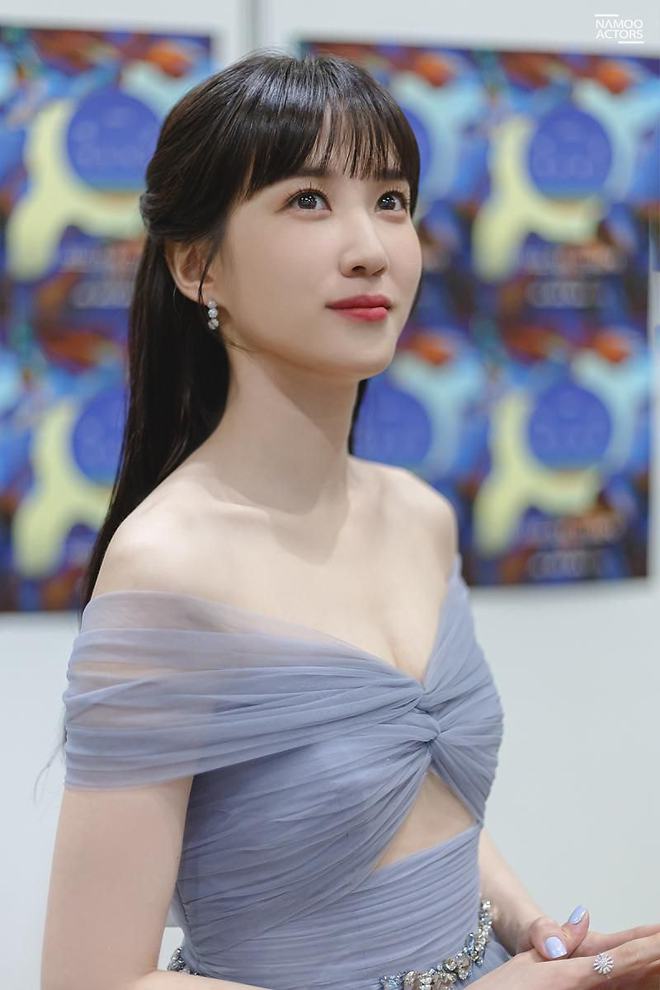  Xứ Hàn có 1 nữ diễn viên trên phim kém sắc, ngoài đời lại đẹp thoát tục đến mức áp đảo nữ thần SNSD ở Baeksang - Ảnh 6.