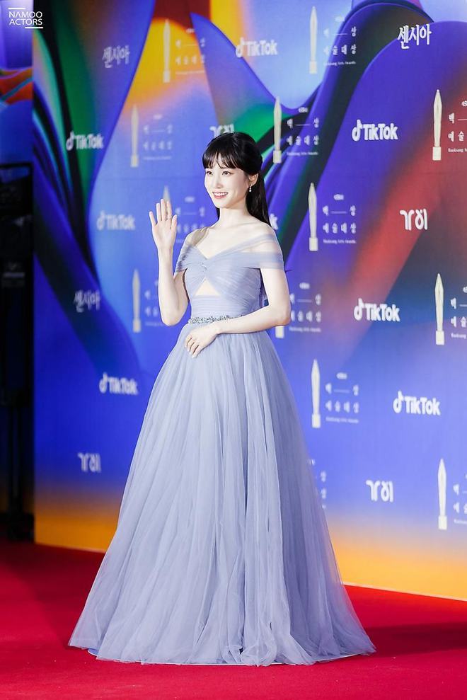  Xứ Hàn có 1 nữ diễn viên trên phim kém sắc, ngoài đời lại đẹp thoát tục đến mức áp đảo nữ thần SNSD ở Baeksang - Ảnh 8.
