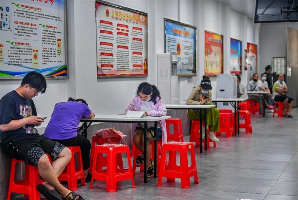 B&ecirc;n trong hầm tr&uacute; ẩn tr&aacute;nh n&oacute;ng ở Trung Quốc - Ảnh 9.