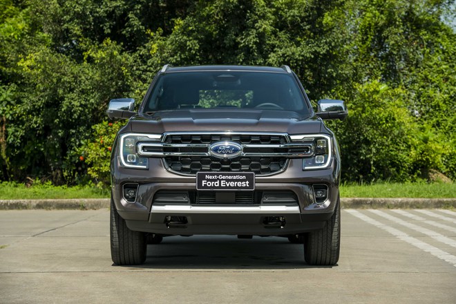 Ford Everest 2023 ra mắt Việt Nam: Giá từ 1,099 tỷ đồng, nhiều trang bị khủng, gây sức ép lên Fortuner và Santa Fe - Ảnh 1.