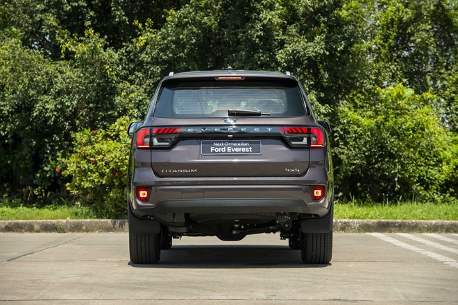 Ford Everest 2023 ra mắt Việt Nam: Giá từ 1,099 tỷ đồng, nhiều trang bị khủng, gây sức ép lên Fortuner và Santa Fe - Ảnh 2.