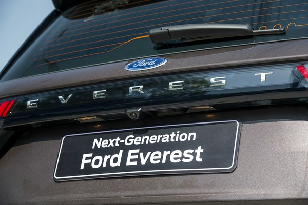 Ford Everest 2023 ra mắt Việt Nam: Giá từ 1,099 tỷ đồng, nhiều trang bị khủng, gây sức ép lên Fortuner và Santa Fe - Ảnh 8.