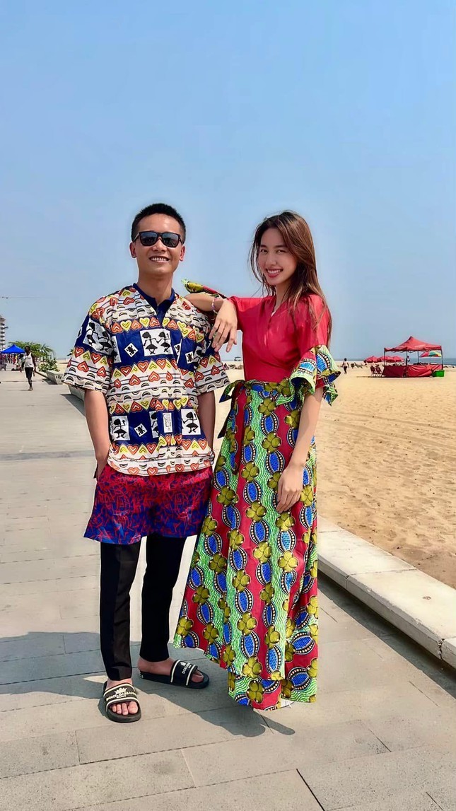 Dù phủ nhận tin đồn hẹn hò, Hoa hậu Thùy Tiên vẫn ra dáng “nóc nhà” với Quang Linh Vlogs - Ảnh 4.