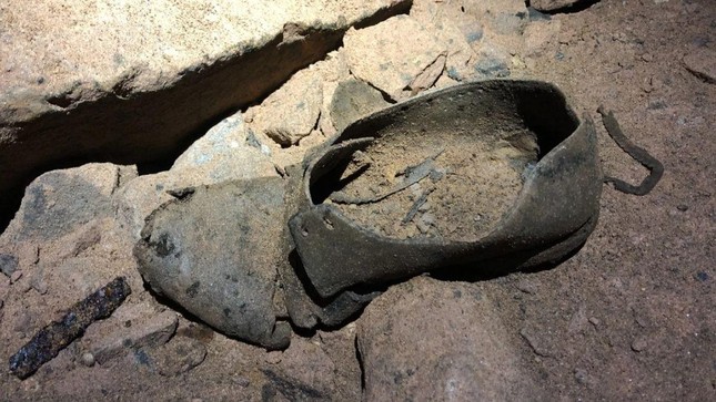 Những vật dụng bất ngờ trong mỏ coban bị bỏ hoang hàng thế kỷ - Ảnh 2.