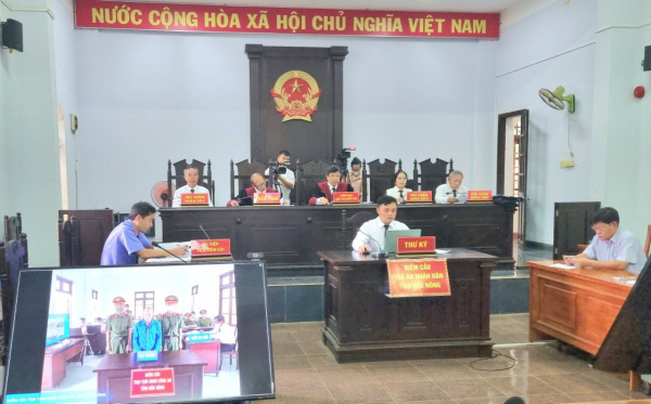 Nghi vợ phụ tình khi làm ăn xa, chồng rút dao truy sát - Ảnh 1.