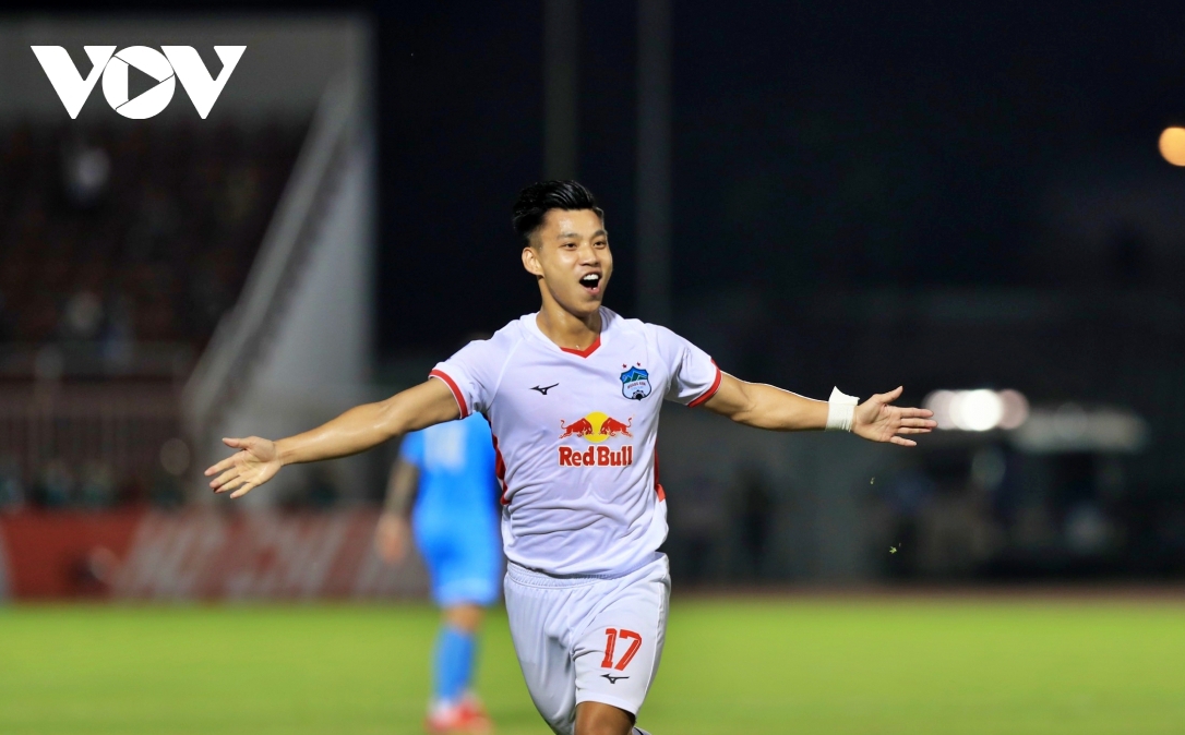 Phản ứng trọng tài, Văn Thanh bị treo giò ở vòng 9 V-League