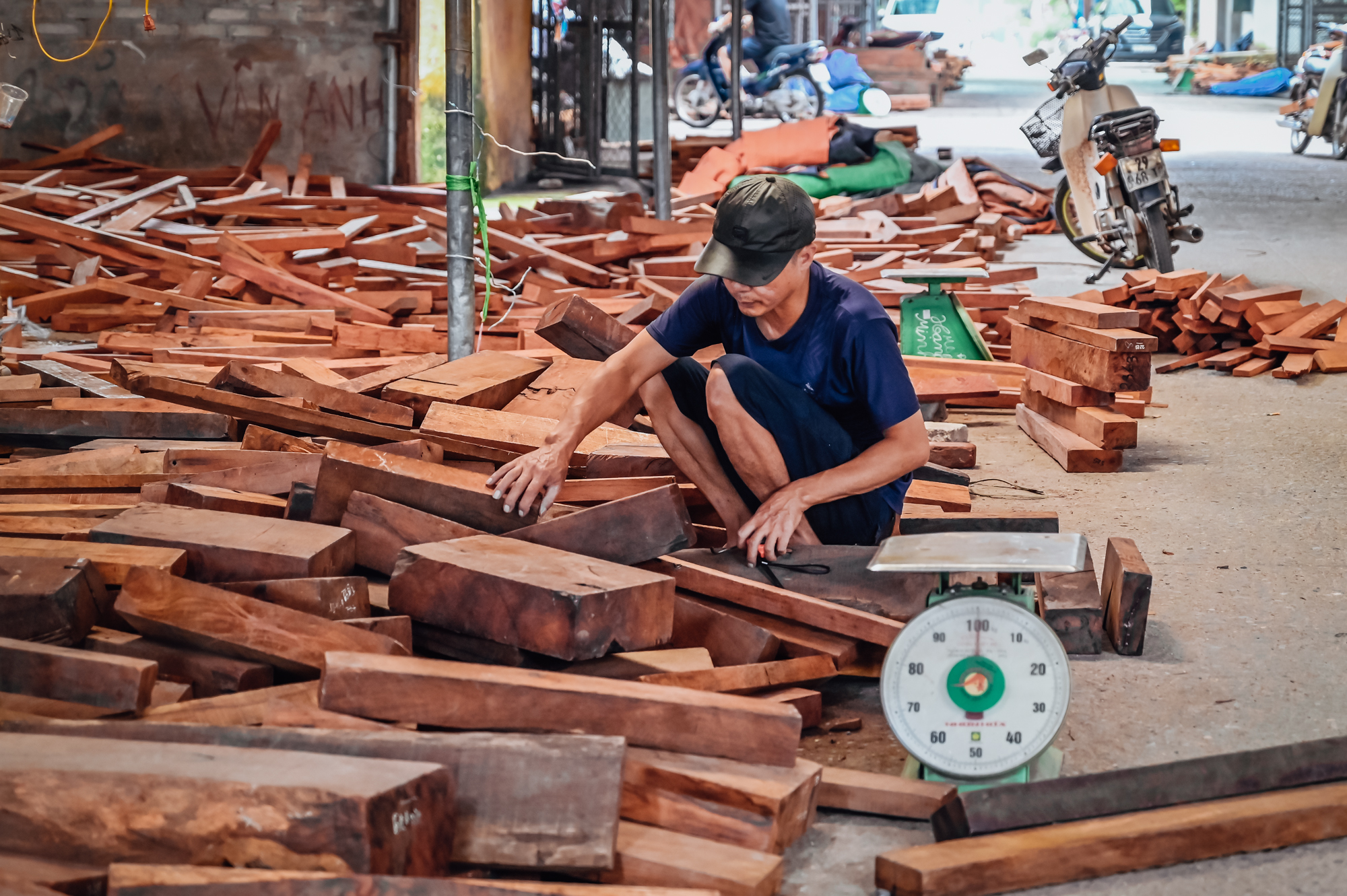 Chợ củi, gỗ vụn có giá lên tới cả triệu đồng/kg ở Bắc Ninh - Ảnh 6.