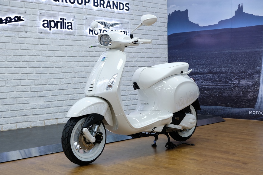 Chiêm ngưỡng Sprint Justin Bieber x Vespa giá từ 115,8 triệu đồng tại Việt Nam - Ảnh 1.