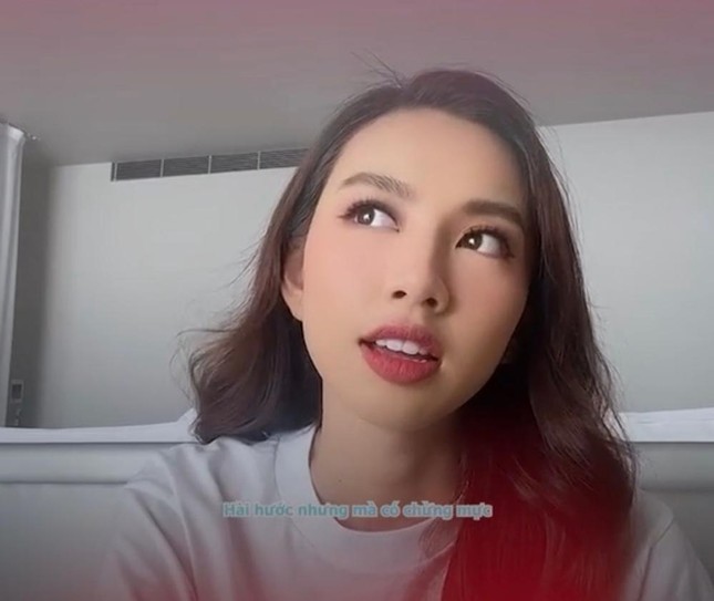 Hoa hậu Thùy Tiên nói thẳng nói thật về Quang Linh Vlogs, là ngọt ngào hay xa cách?  - Ảnh 2.