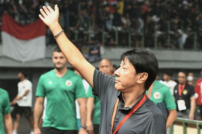 Sợ trở thành rổ đựng bóng tại World Cup, HLV Indonesia vội vàng nhập tịch cầu thủ - Ảnh 2.