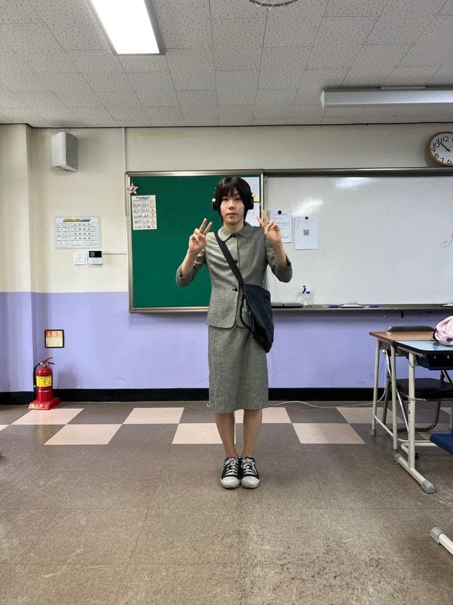 Nhóm học sinh trung học Hàn Quốc gây bão với bộ ảnh kỷ yếu cosplay siêu hài hước, cực độc và lạ - Ảnh 2.