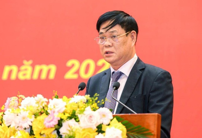  Bộ Chính trị kỷ luật cảnh cáo ông Huỳnh Tấn Việt  - Ảnh 1.