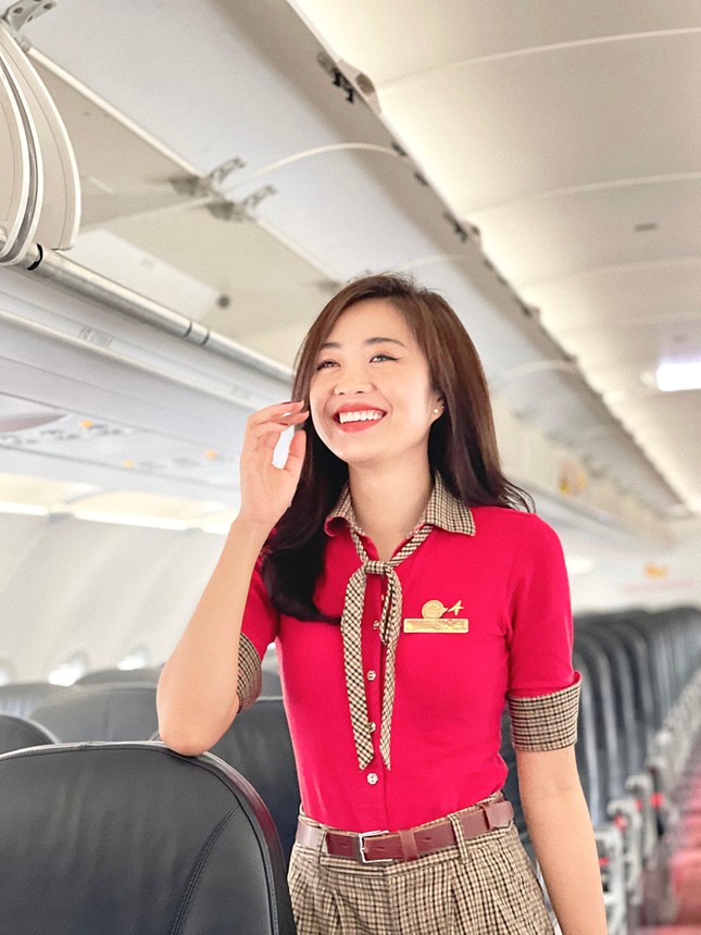 Lê Thu Trang nữ tiếp viên trưởng Vietjet Air chia sẻ về ‘Chuyện nghề bay’ - Ảnh 2.