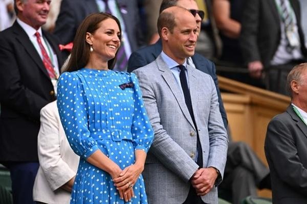Ý nghĩa màu áo của Hoàng tử George trong ảnh mừng sinh nhật do Công nương Kate mới chụp - Ảnh 3.