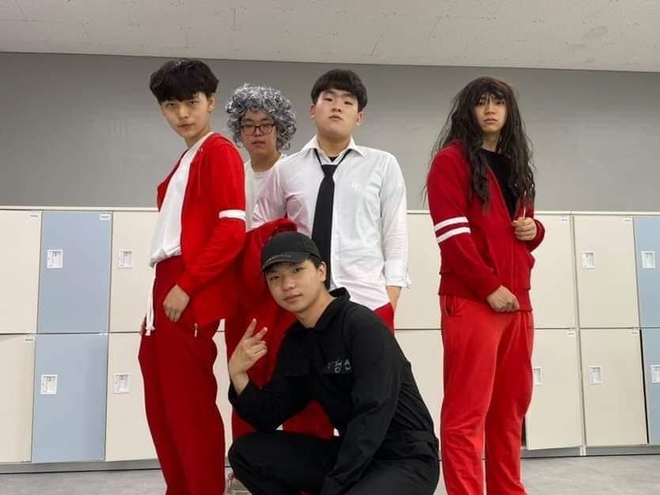 Nhóm học sinh trung học Hàn Quốc gây bão với bộ ảnh kỷ yếu cosplay siêu hài hước, cực độc và lạ - Ảnh 12.