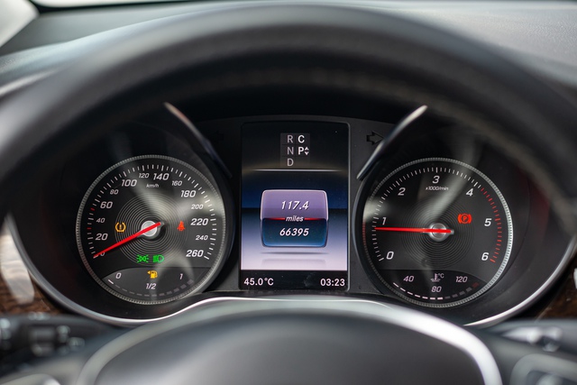 Vượt ngưỡng 100.000km, xe gia đình Mercedes-Benz vẫn có giá hơn 2 tỷ đồng - Ảnh 28.